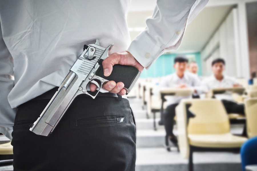Aumenta controversia en torno a proyecto de ley que autorizaría a los maestros a estar armados en las escuelas