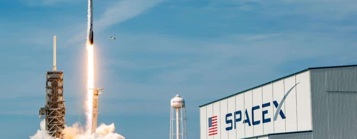 Aplazan lanzamiento de SpaceX por mal clima en Florida