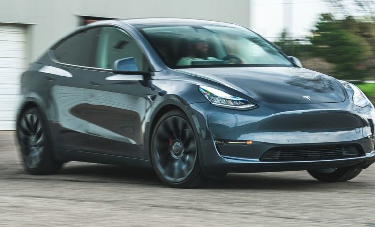 Tesla enfrenta nueva demanda por peligrosa falla en sus volantes