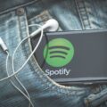 Por qué el nuevo logo de Spotify retro desató la furia de las redes sociales