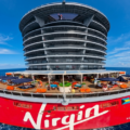 Virgin Voyages transformó su crucero en un set gigante para 1.100 tiktokers