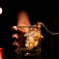Una copa al día: la nueva recomendación de los científicos sobre el alcohol