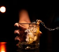 Una copa al día: la nueva recomendación de los científicos sobre el alcohol