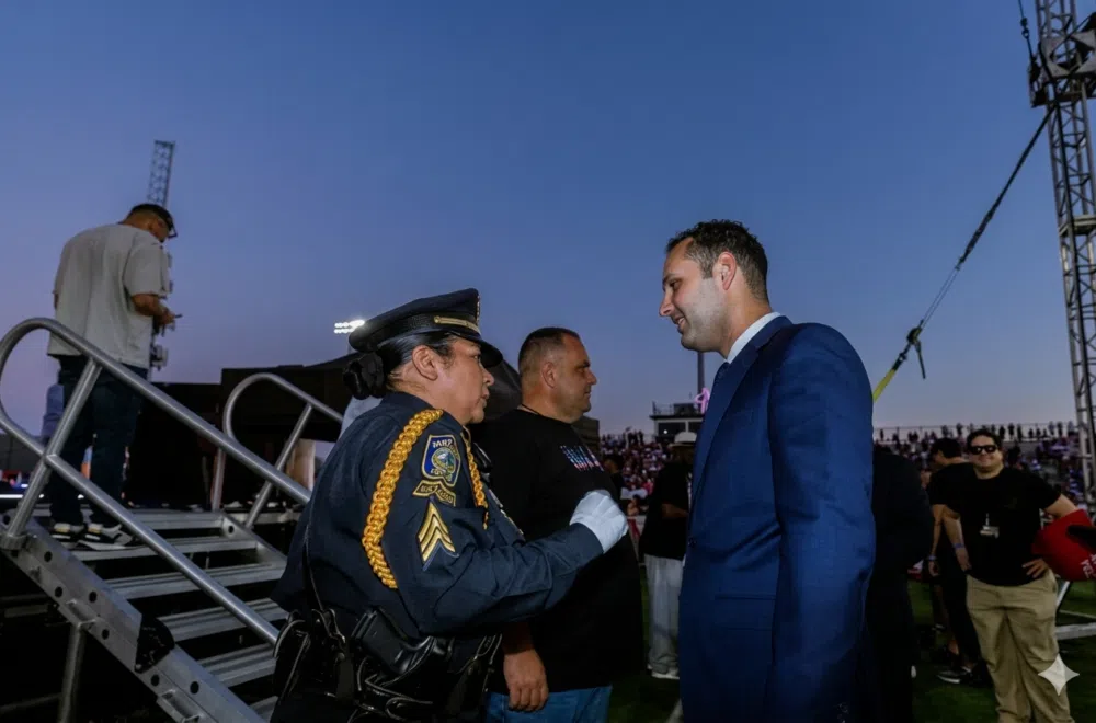 Multan al alcalde de Hialeah: ¿Por qué conducía un vehículo con luces de emergencia?