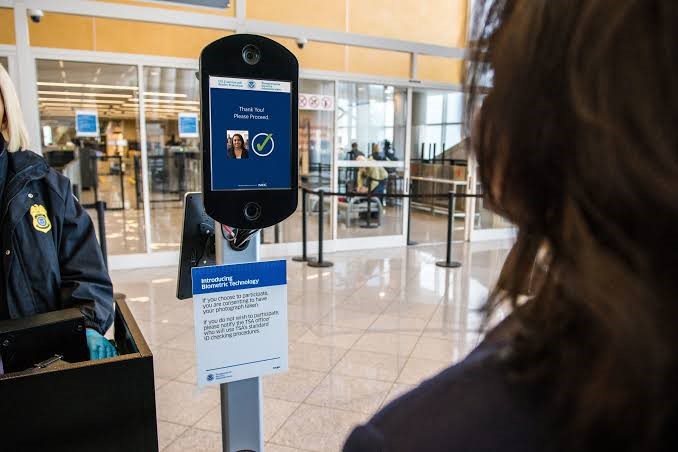 Tu cara es tu pasaporte: la tecnología que está cambiando el ingreso a aeropuertos de EE.UU.