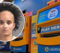 Cajera de Walmart robó boleto de lotería ganador a cliente anciano