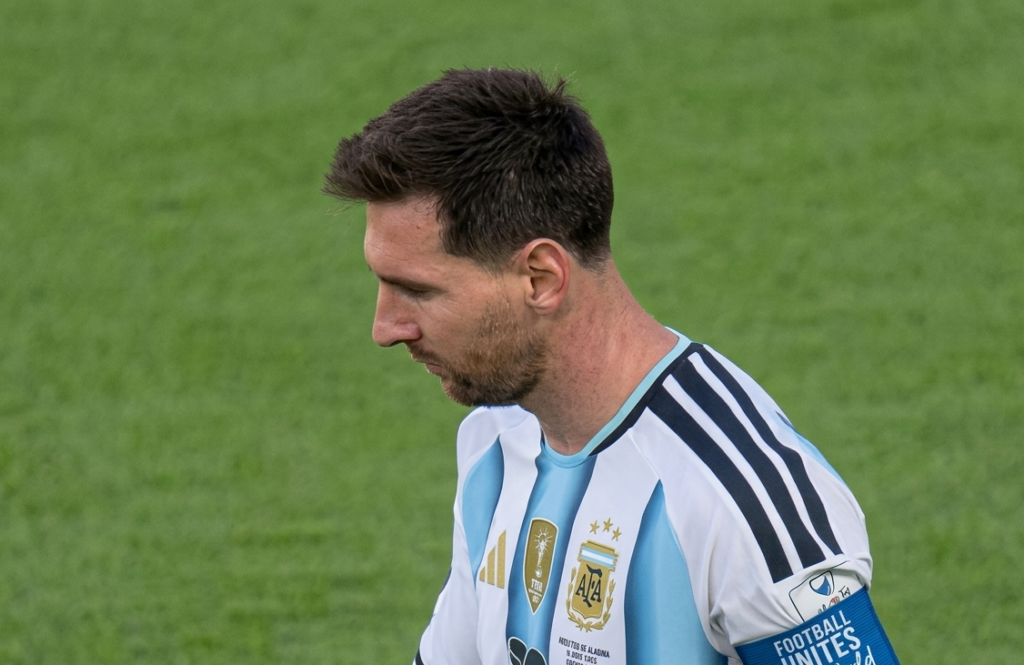 Messi destacó en el partido de Argentina frente a Argelia al anotar 3 goles