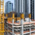 Columna se desploma en obra de Downtown Miami y deja a una trabajadora muerta