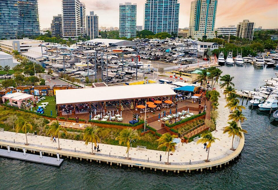 Regatta Grove cumple tres años y lo festeja frente al mar en Coconut Grove