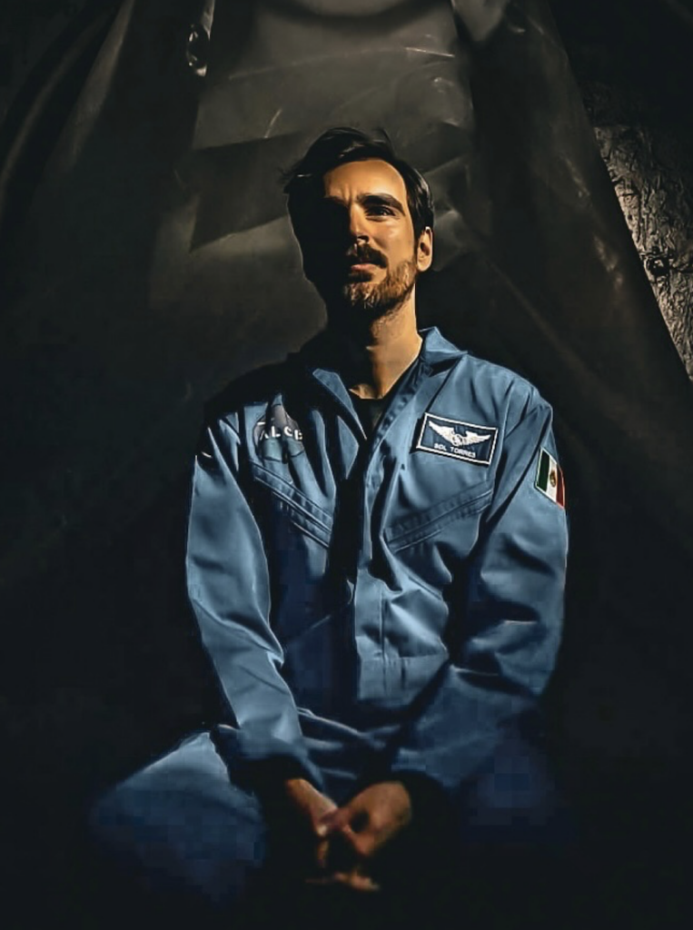 Gibran García en Astronauts Wanted, obra presentada en Nueva York