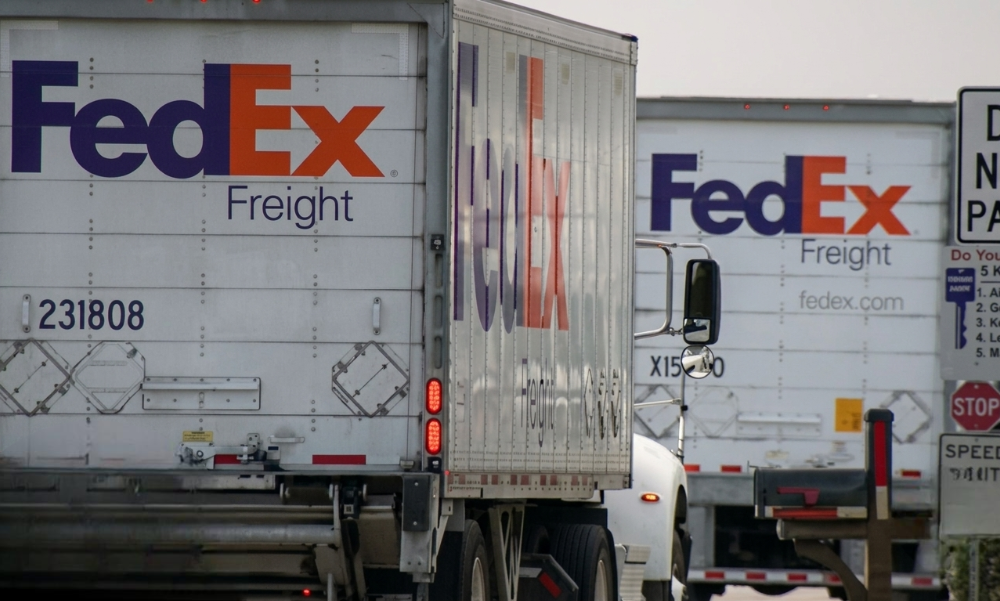 Cae cómplice de robar productos Apple de un camión de FedEx en Medley