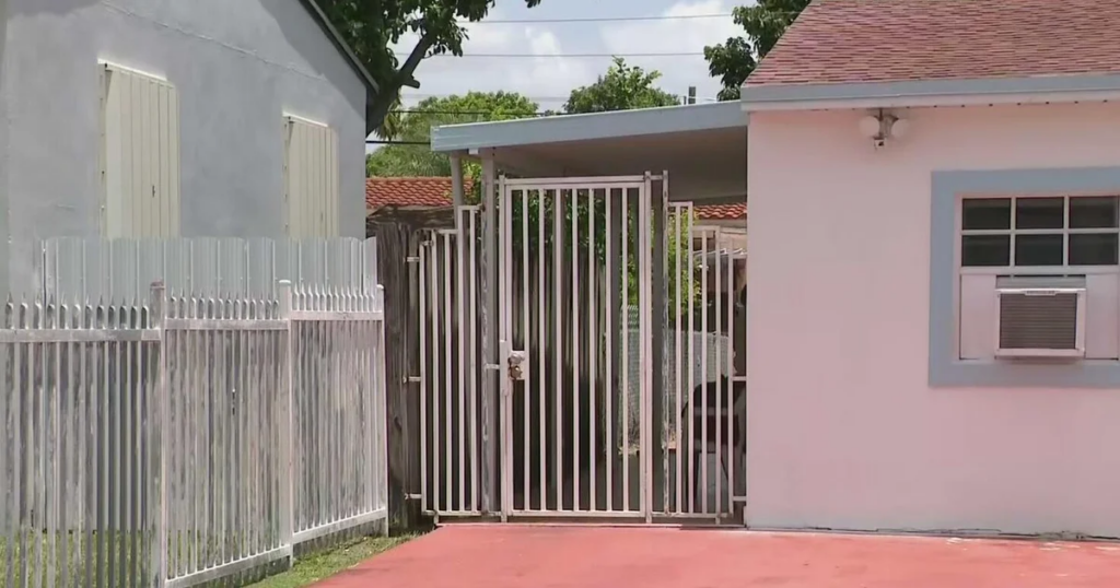 madre encadena a su hija en Hialeah