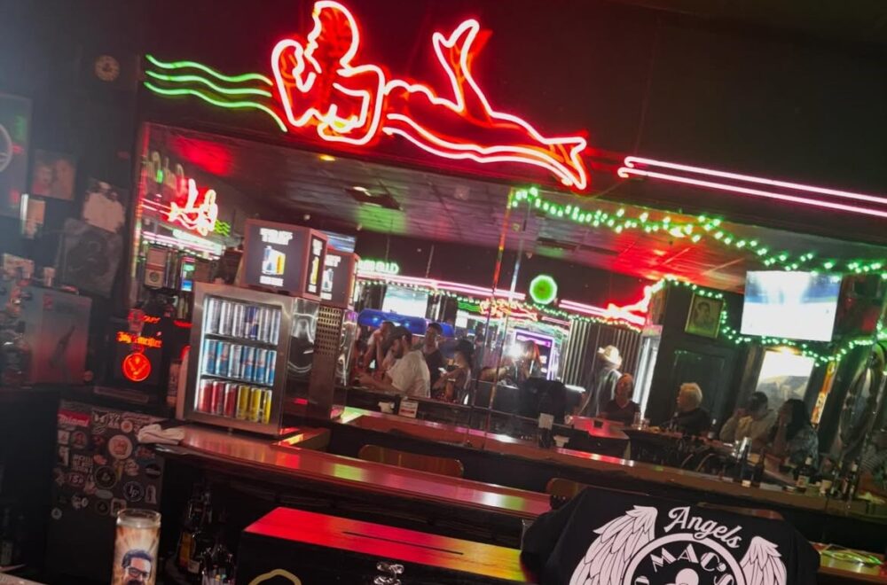 Icónico bar de Miami Beach cumple 100 años y lo celebrará con una gran fiesta callejera