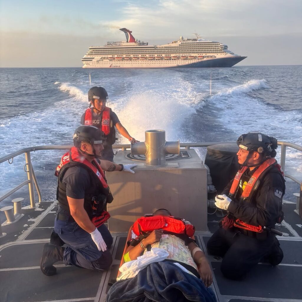 rescate médico Carnival Sunrise