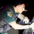 “Tengo que hacer popó”: la excusa que más se repite en las paradas de tráfico de Florida