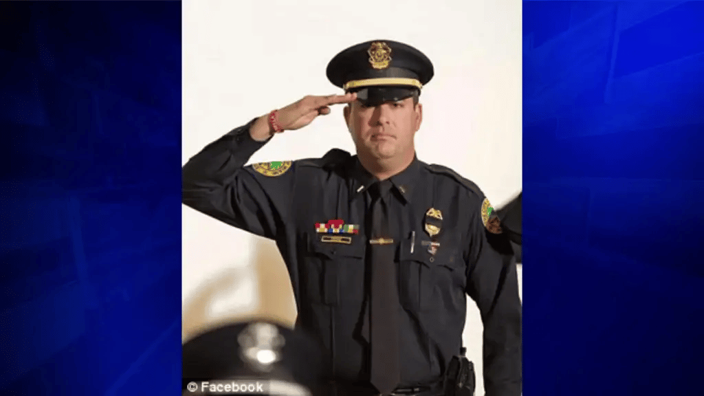 Despiden a capitán de la Policía de Miami, Javier Ortiz