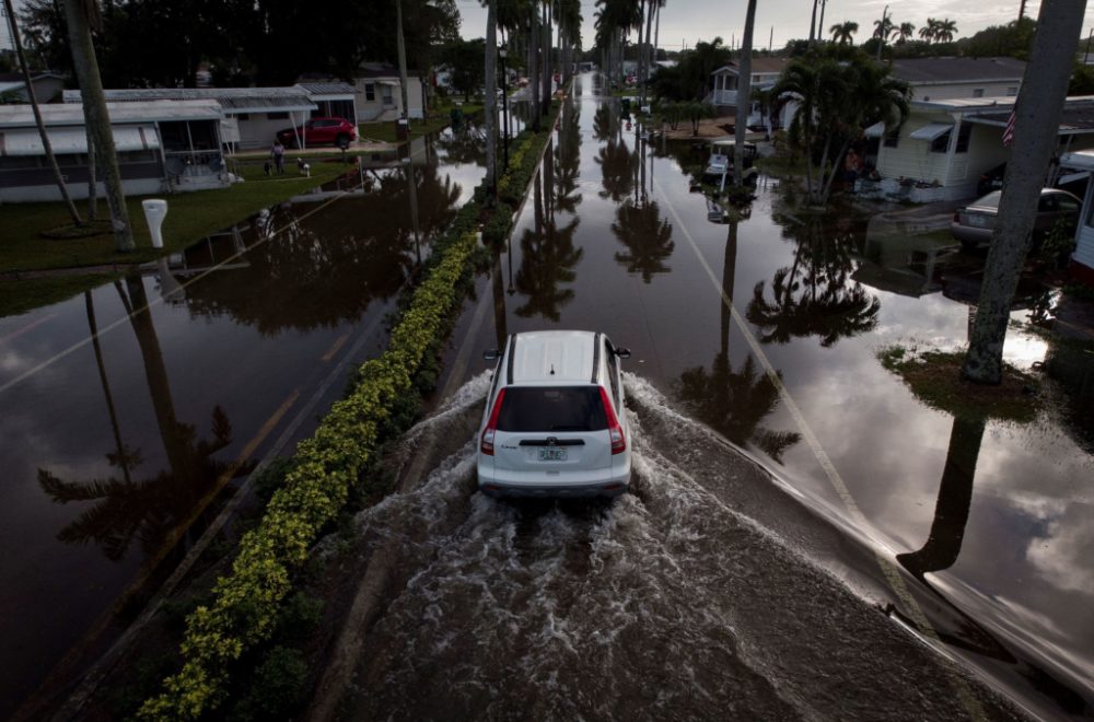 Miles de hogares al sur de Florida sin electricidad por fuertes lluvias