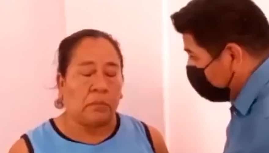 ¡Escandalo! Profesora pidió semen a sus estudiantes para la clase de biología