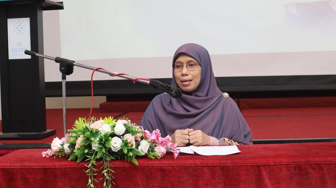 Viceministra en Malasia aconsejó a los hombres que “golpeen suavemente” a sus esposas.