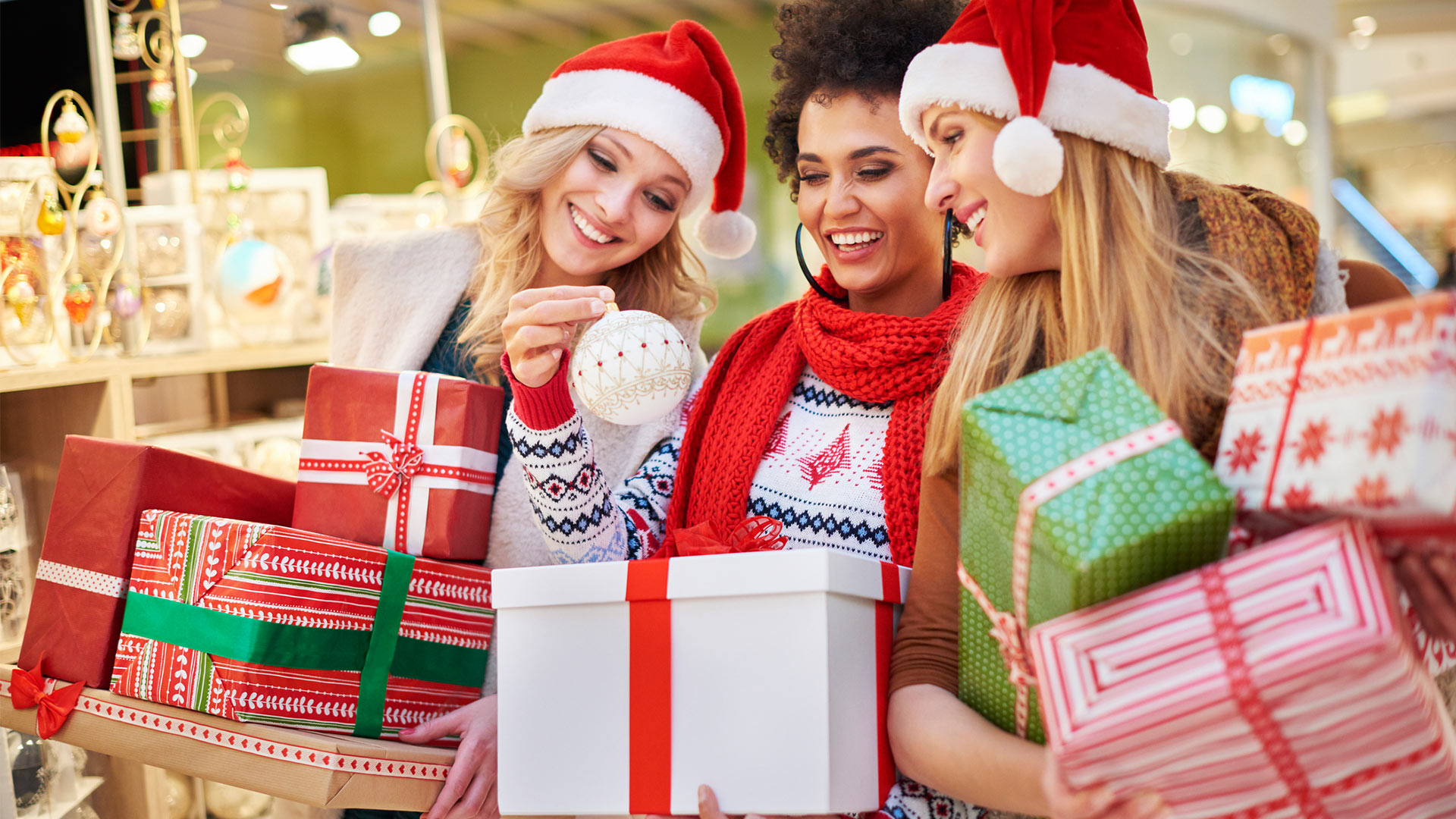 Las ventas después de Navidad y los cambios de regalos no deseados atraen a los compradores a los centros comerciales