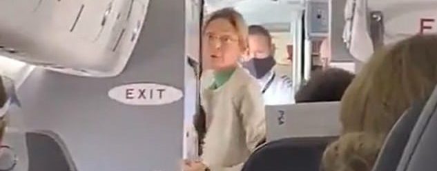 Algarabía en un vuelo por sacar a mujer que no usaba mascarilla +Vídeo