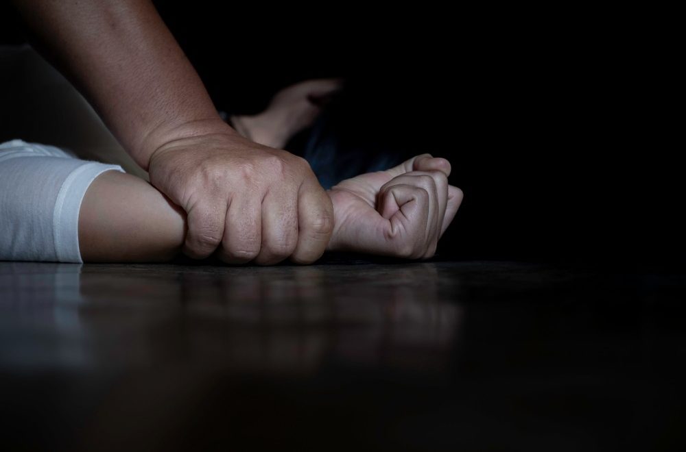 Hombre en Miami abusó de repartidora menor de edad: La encerró en su apartamento