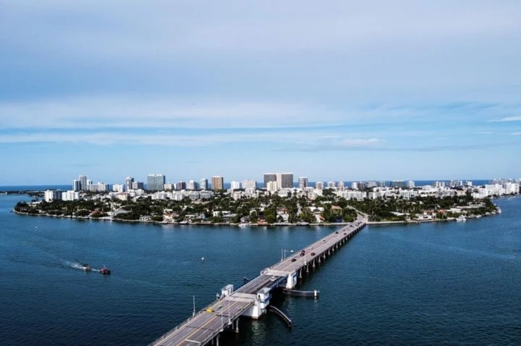 Residentes rechazan construcción de un muro para proteger a Miami del aumento del nivel del mar