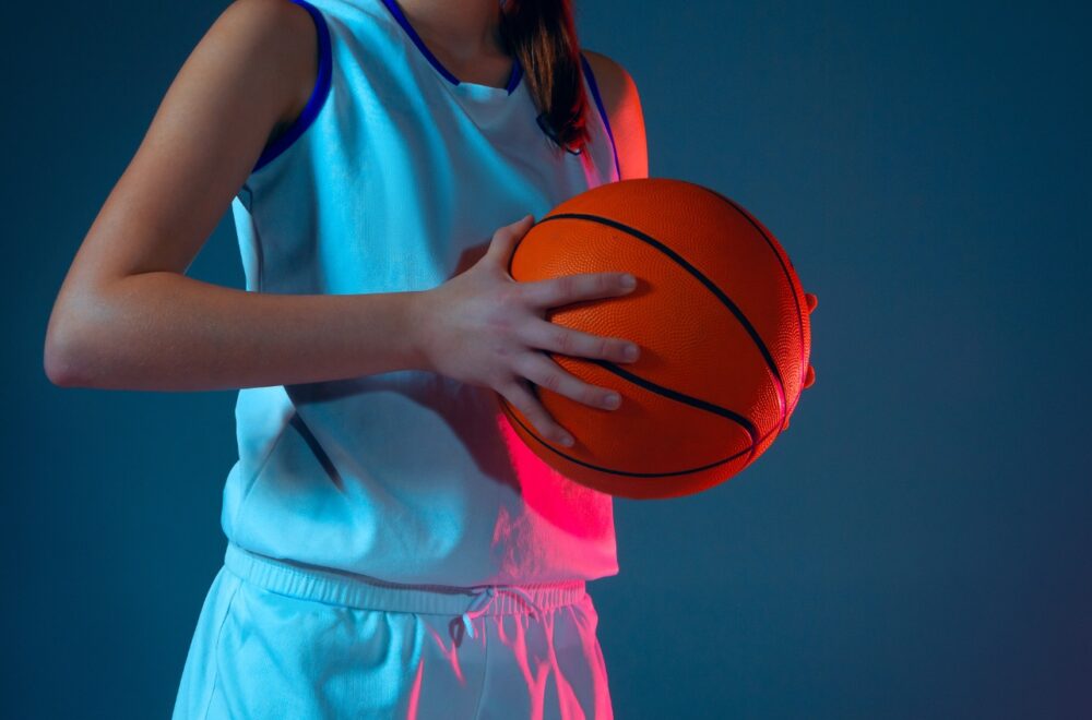 Entrenador de baloncesto de secundaria agredió a jugadora tras perder torneo