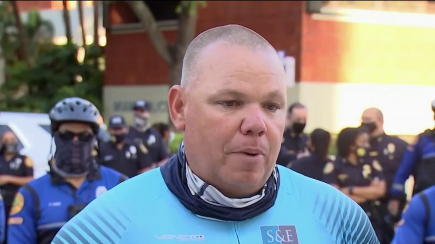 Policía de Miami recorre mil millas en bicicleta para recaudar fondos para niños con cáncer