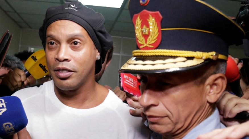 La corte paraguaya ordenó a Ronaldinho Gaucho y a su hermano Assis a seguir en la cárcel
