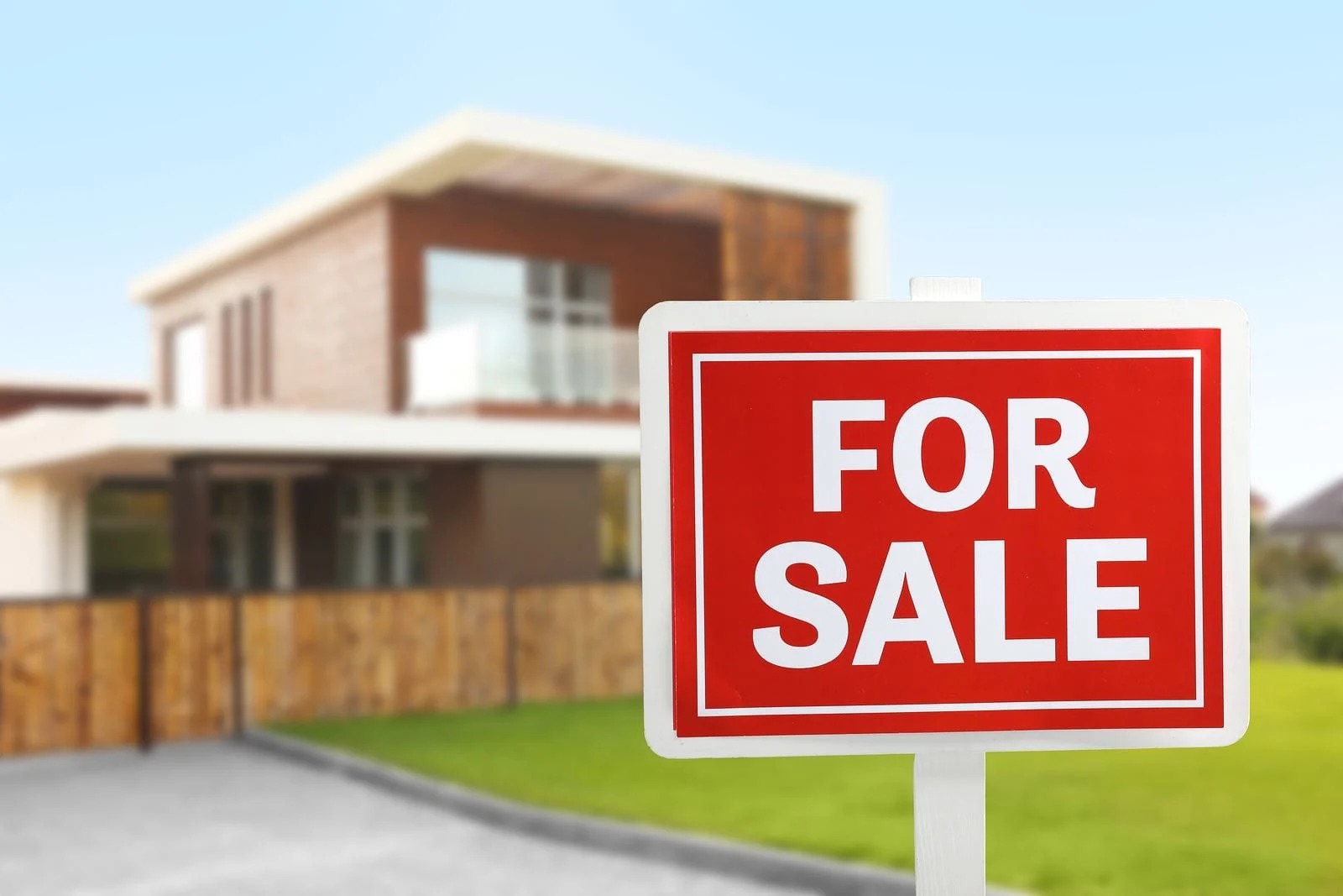 ¡Por las nubes! Alza récord de precios de casas en EE.UU.