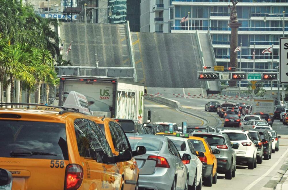 Policía revela información crucial sobre caída de una mujer del puente de Brickell