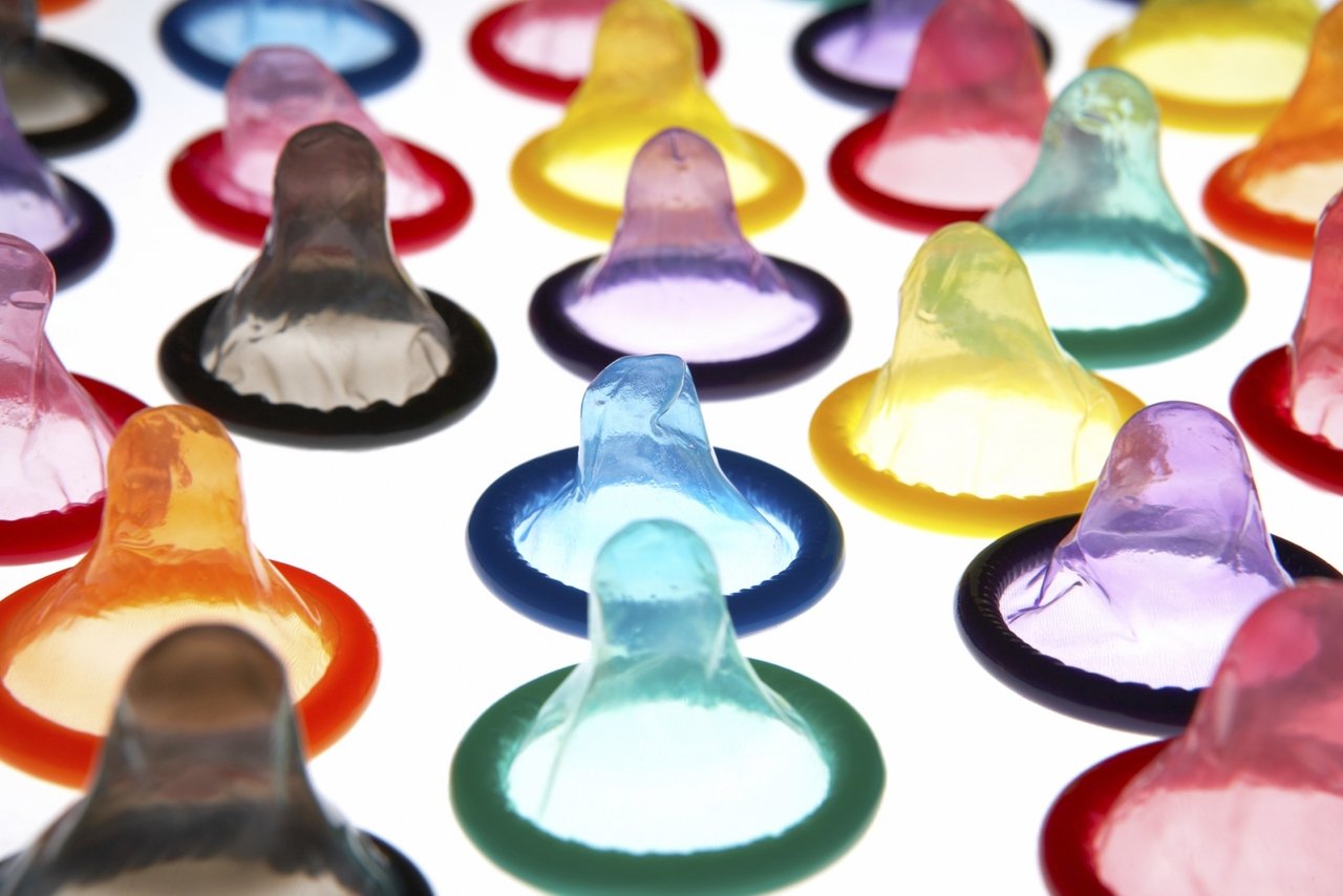Adolescentes crearon preservativos que cambian de color si detectan enfermedades