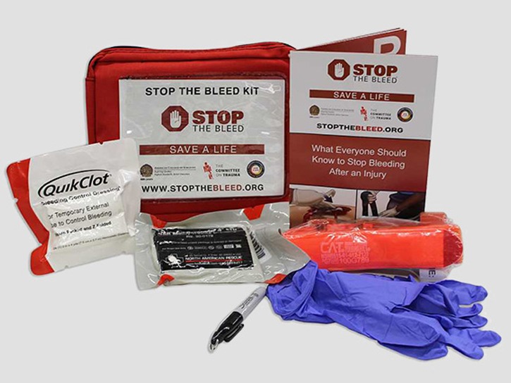 Madre de joven asesinada en Parkland dona kits “Stop the bleed”
