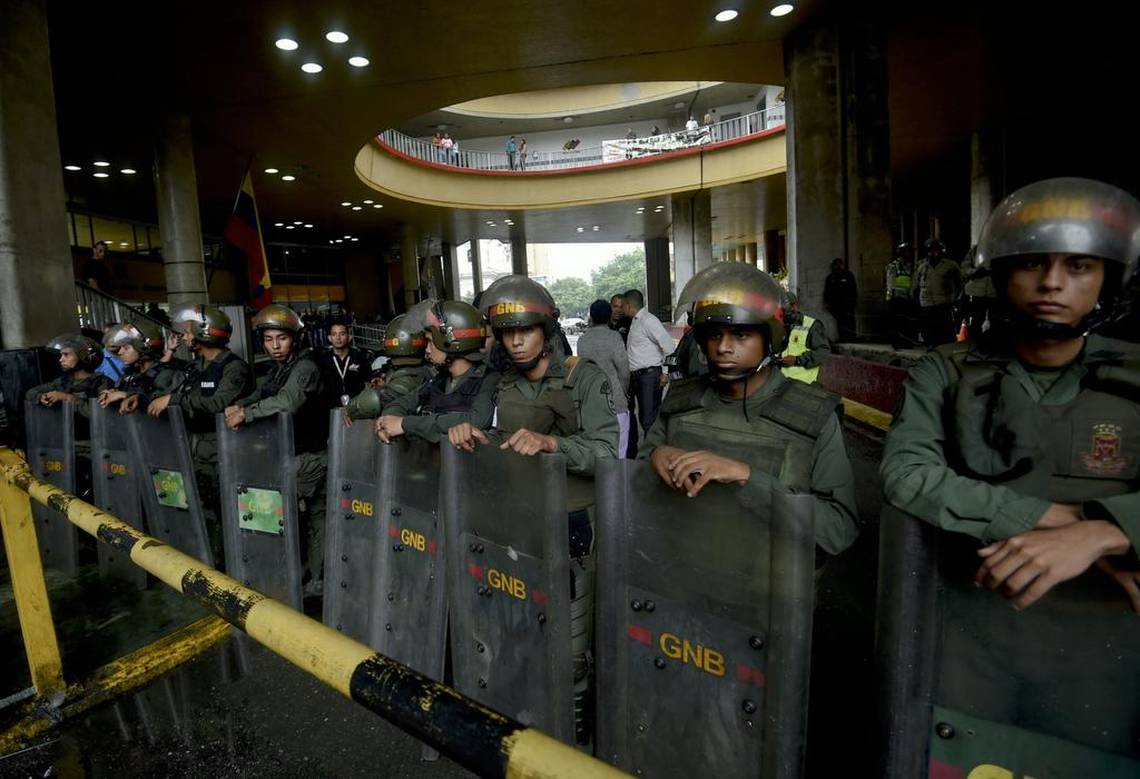 Maduro da de baja a 6.000 sargentos de la Guardia Nacional de Venezuela