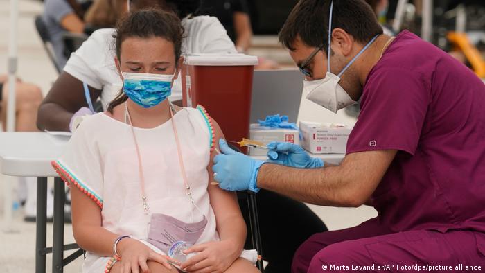 Vacunas contra COVID-19 para estudiantes de Miami-Dade en escuelas publicas
