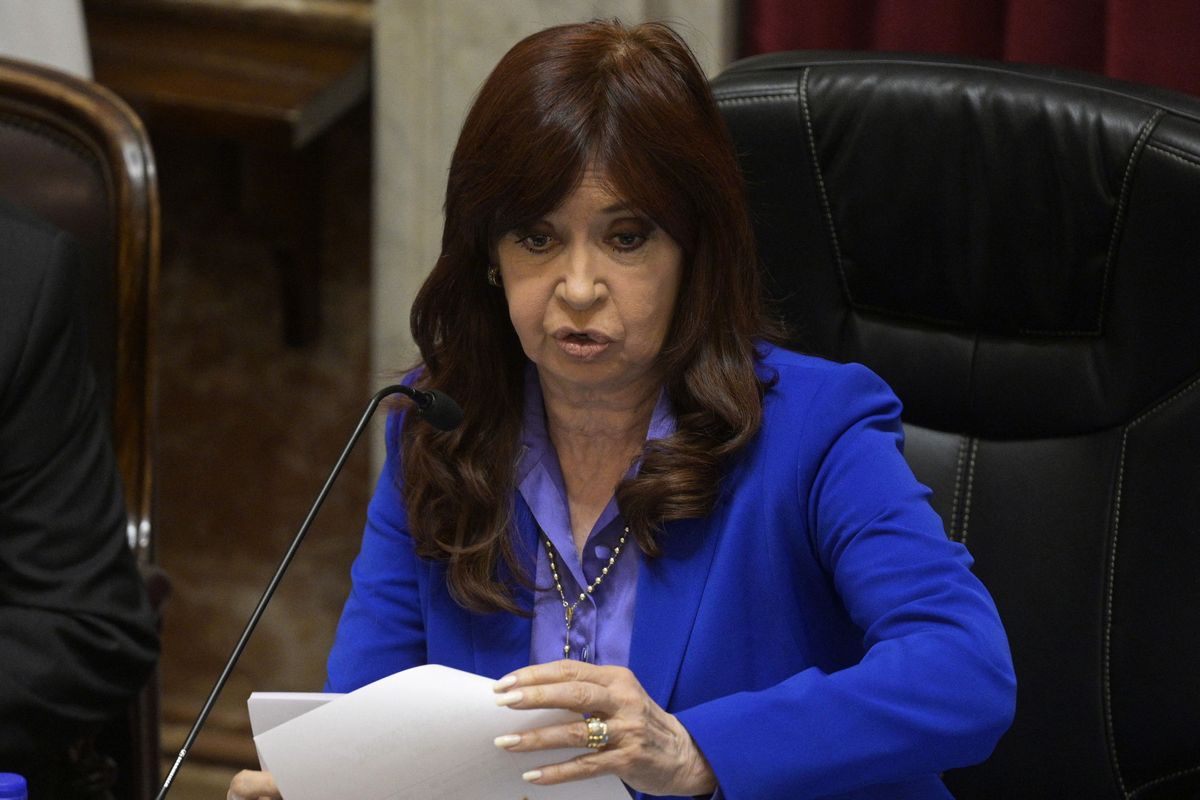 ¿Por qué la fiscalía pide pena de prisión contra la vicepresidenta argentina Kirchner?
