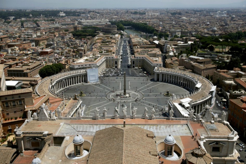 Escándalo en el Vaticano: descubren fiesta con drogas y orgía gay