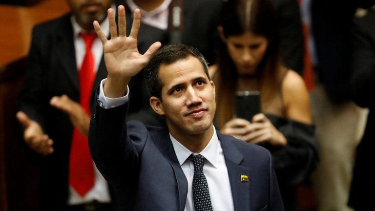 EEUU renueva el respaldo a Guaidó con una licencia del Departamento del Tesoro
