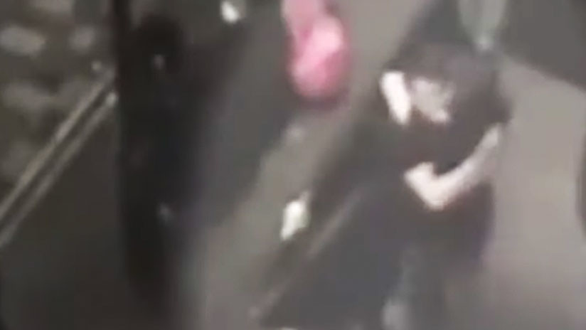 Par de hombres se felicitan el uno al otro luego de haber violado a una joven en Londres (VIDEO)