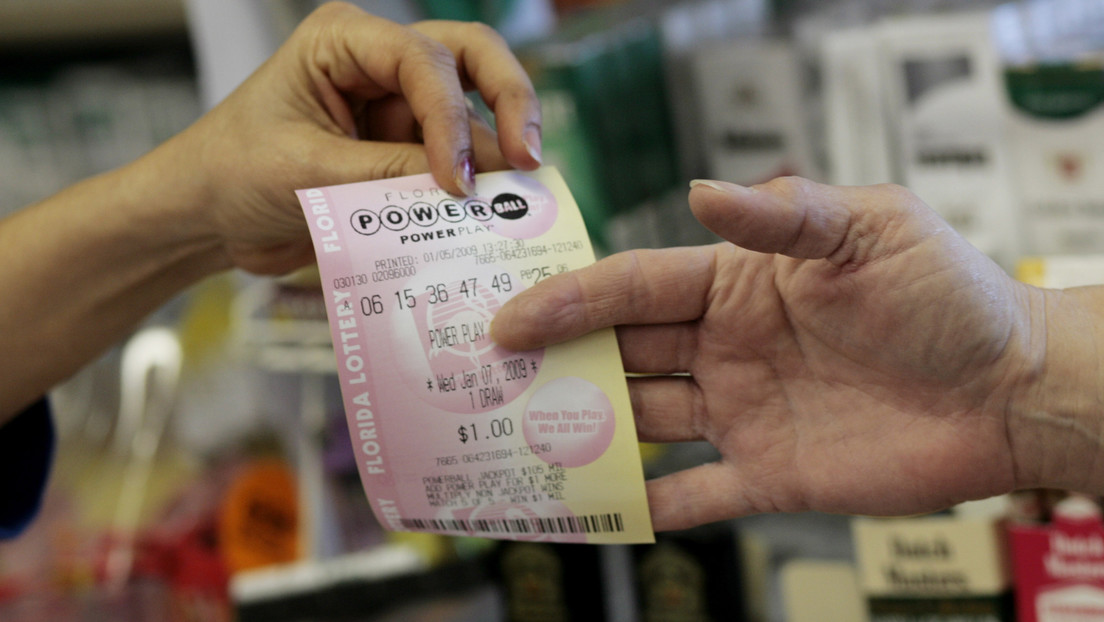 Hombre de Florida encuentra un boleto de lotería al limpiar y gana 1 millón de dólares
