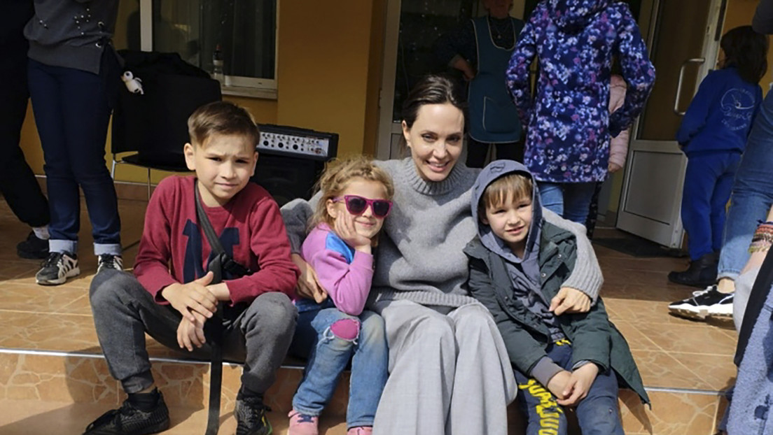 Alarmas antiaéreas interrumpen visita de Angelina Jolie a Lviv, Ucrania
