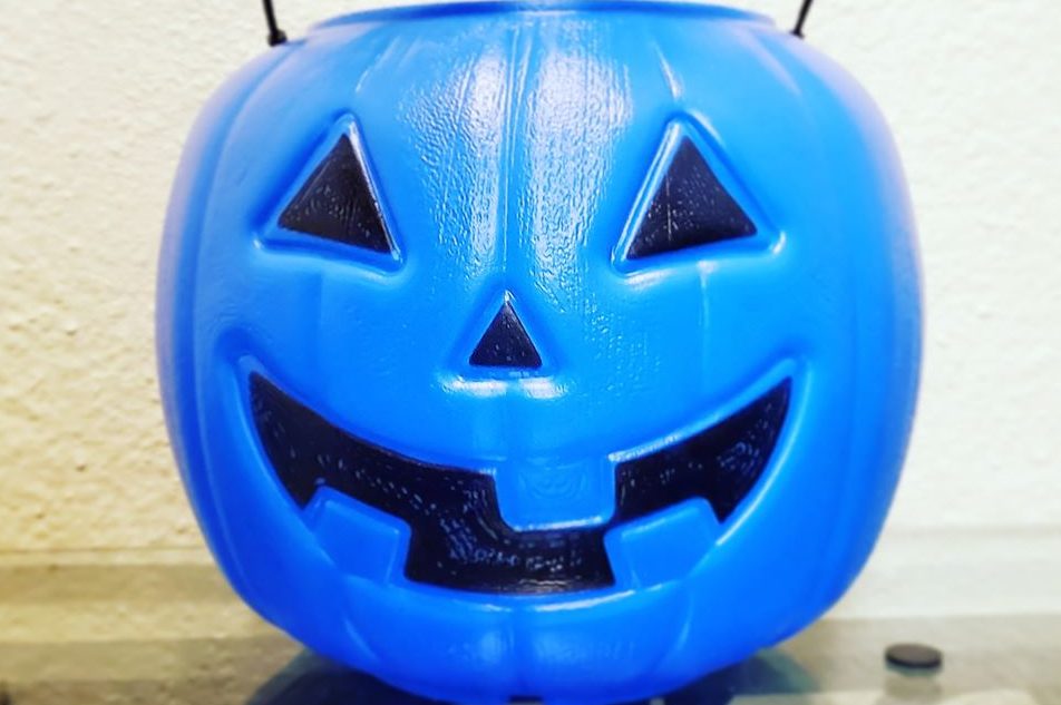 Crean campaña para identificar a los niños con autismo con una calabaza azul durante Halloween