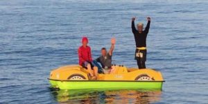 ¡Insólito! Un grupo de cubanos huyó hacia Florida en una bicicleta acuática