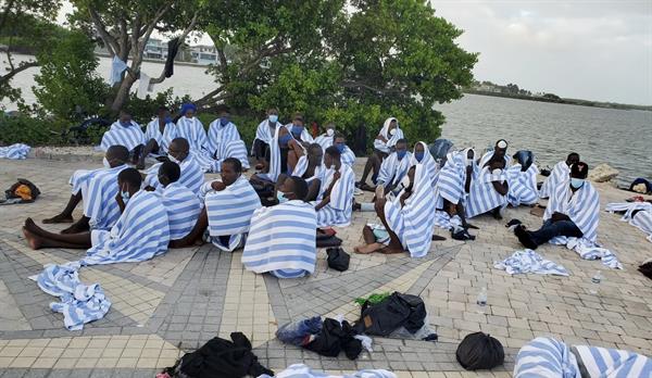 Detenidos más de 300 haitianos cerca de costas de Florida