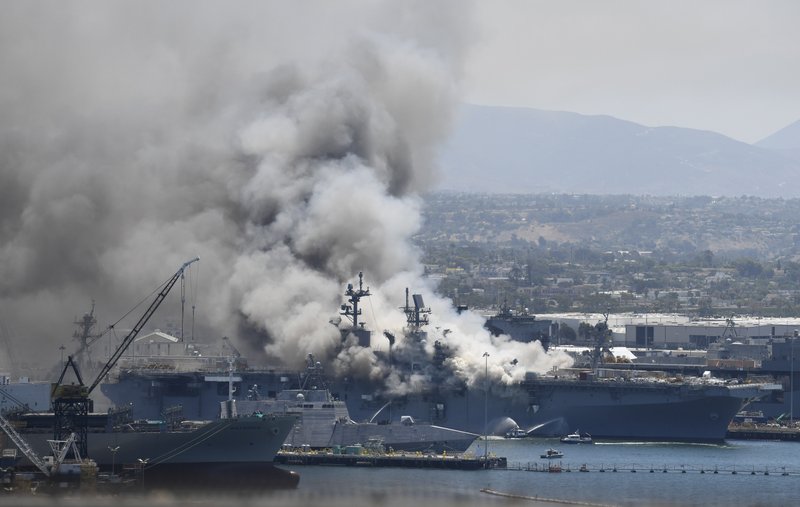 Incendio en una embarcación de la Fuerza Naval de San Diego deja 57 heridos