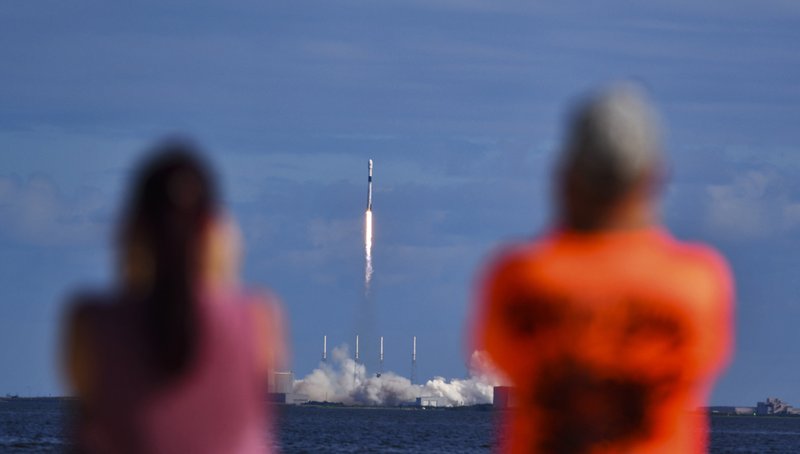 SpaceX lanza 60 mini satélites más para proporcionar Internet de manera global