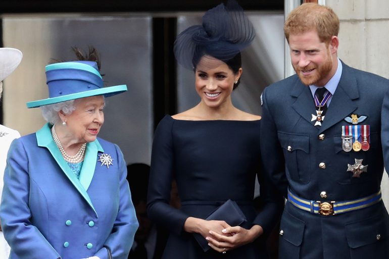 La reina Isabel II conoció a su bisnieta ¡en videollamada!