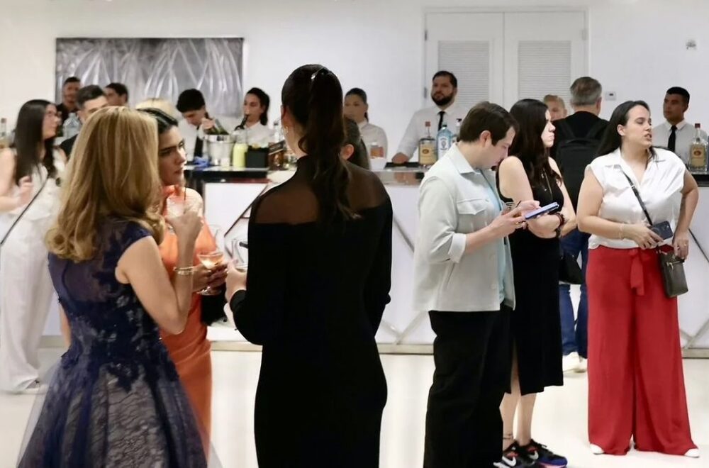 Colección Latin Grammy llega a Miami: 25 años de música y arte en el Gary Nader Art Center