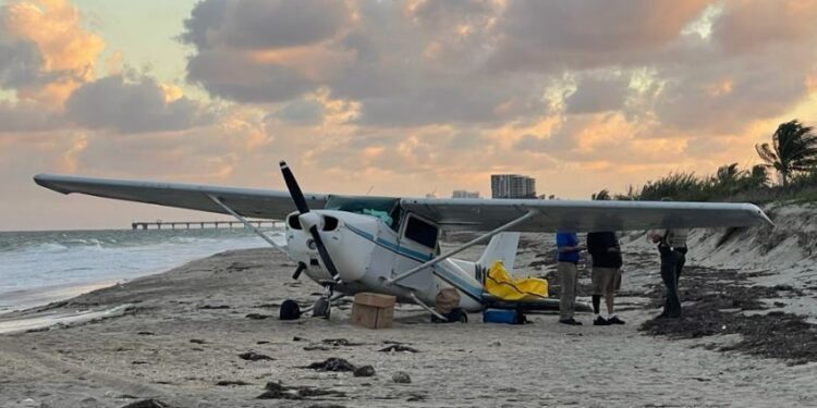 Avioneta aterriza de emergencia en una playa de Broward